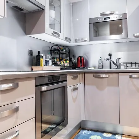 Apartment Convenient 2br Near Subway