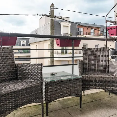 Convenient 2br Near Subway