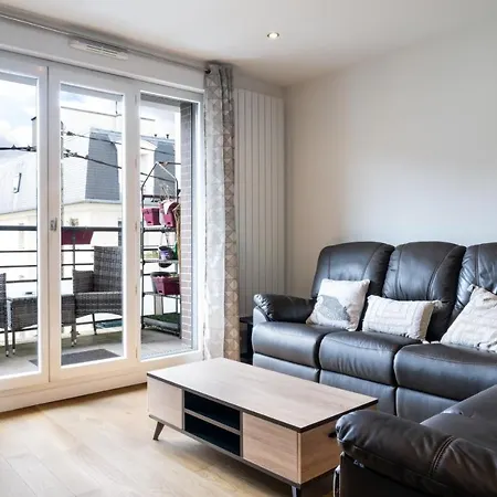 Convenient 2br Near Subway Apartment Noisy-le-Grand