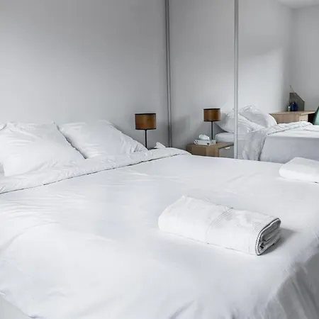 Convenient 2br Near Subway *